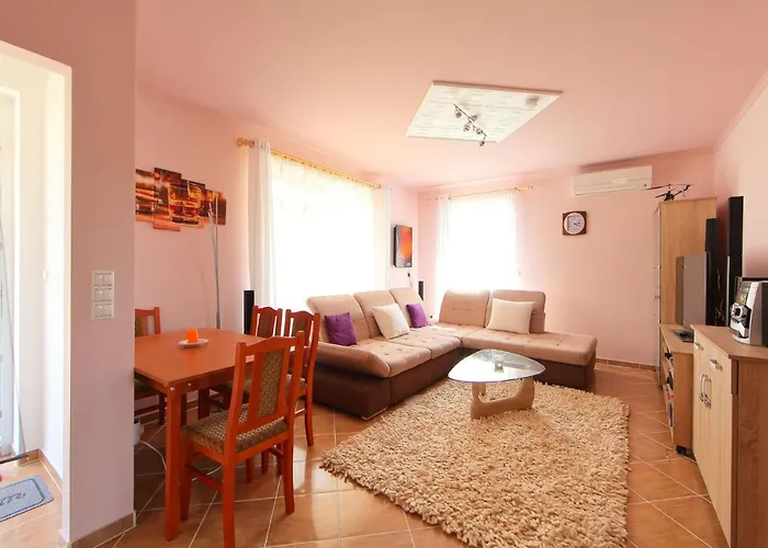 Semesterbostad Paola By Interhome *